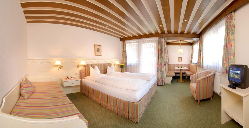 Strass - Sport & Spa Hotel Майерхофен Стая снимка