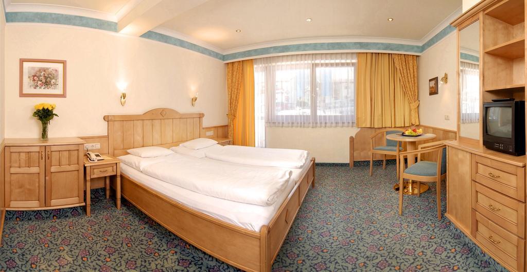 Strass - Sport & Spa Hotel Майерхофен Стая снимка